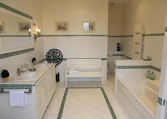 Chateau De La Marronniere 3*